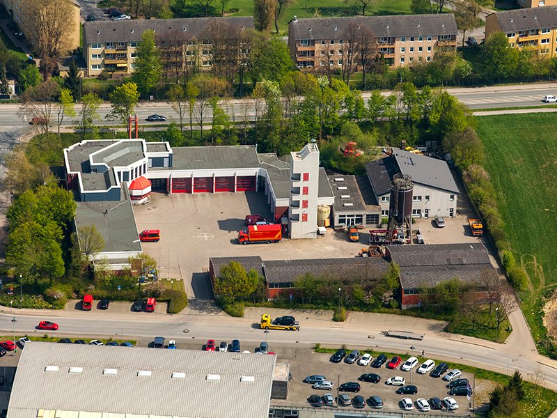 Luftbild mit Ansicht auf Feuerwehr und TBH. Im Vordergrund das zu erwerbende Autohaus